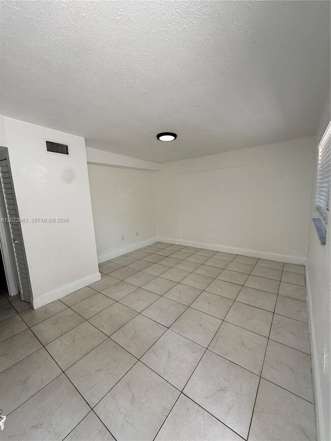 Building Photo - 1046 NW 33rd Ave