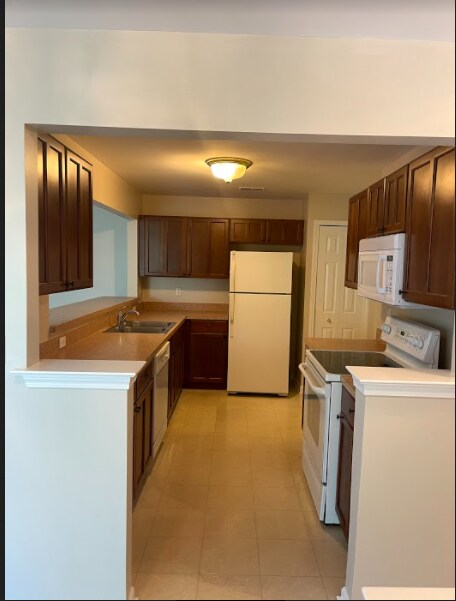 Building Photo - 16737 Carriage Way