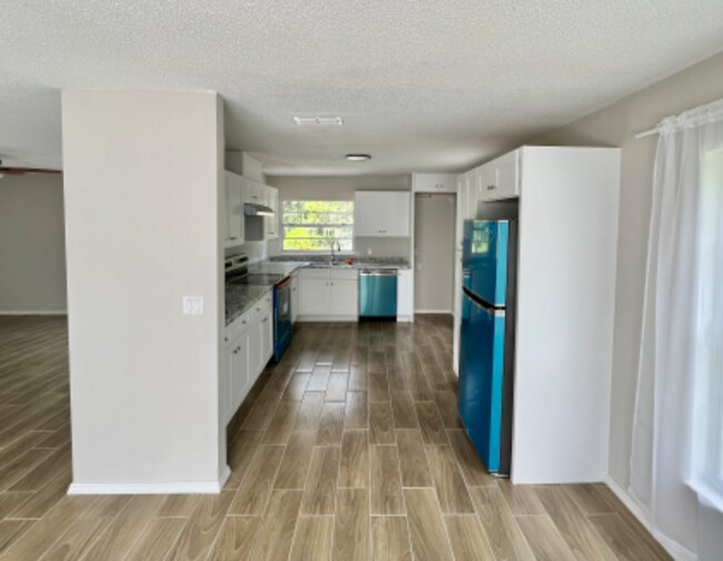 Building Photo - 6261 Nassau Ave