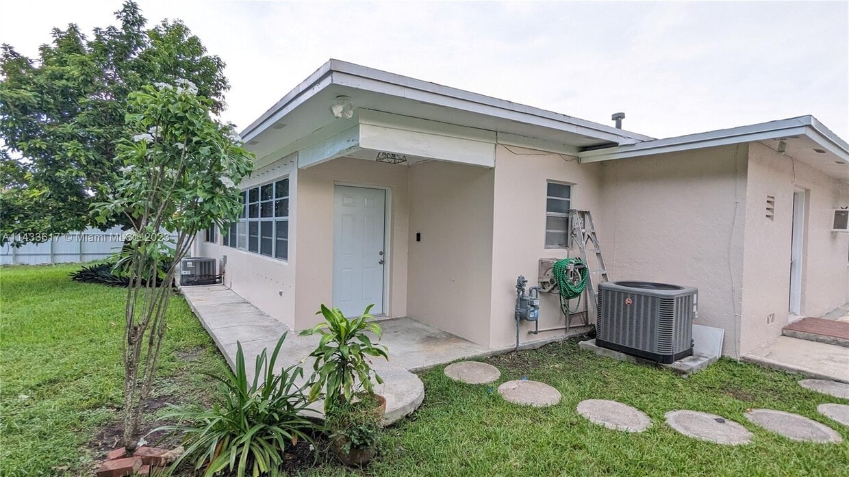 Primary Photo - 6915 SW 136th Ct