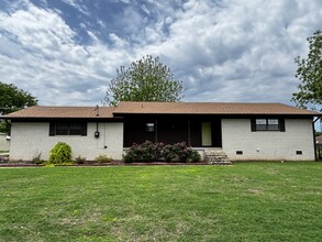 Building Photo - 307 N 5th St