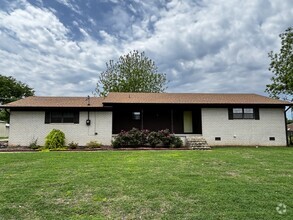 Building Photo - 307 N 5th St