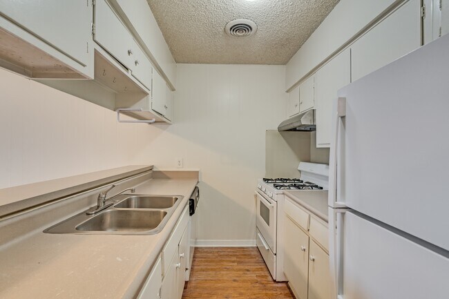 Foto del edificio - 612 W 51st St