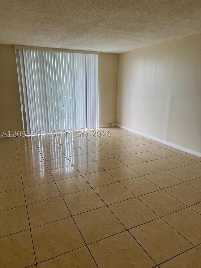 Foto del edificio - 498 NW 165th St