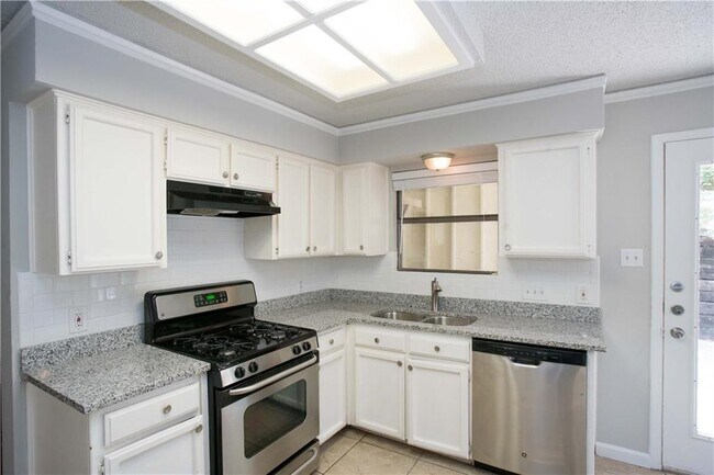 Foto del edificio - 5401 Loadstone Cove