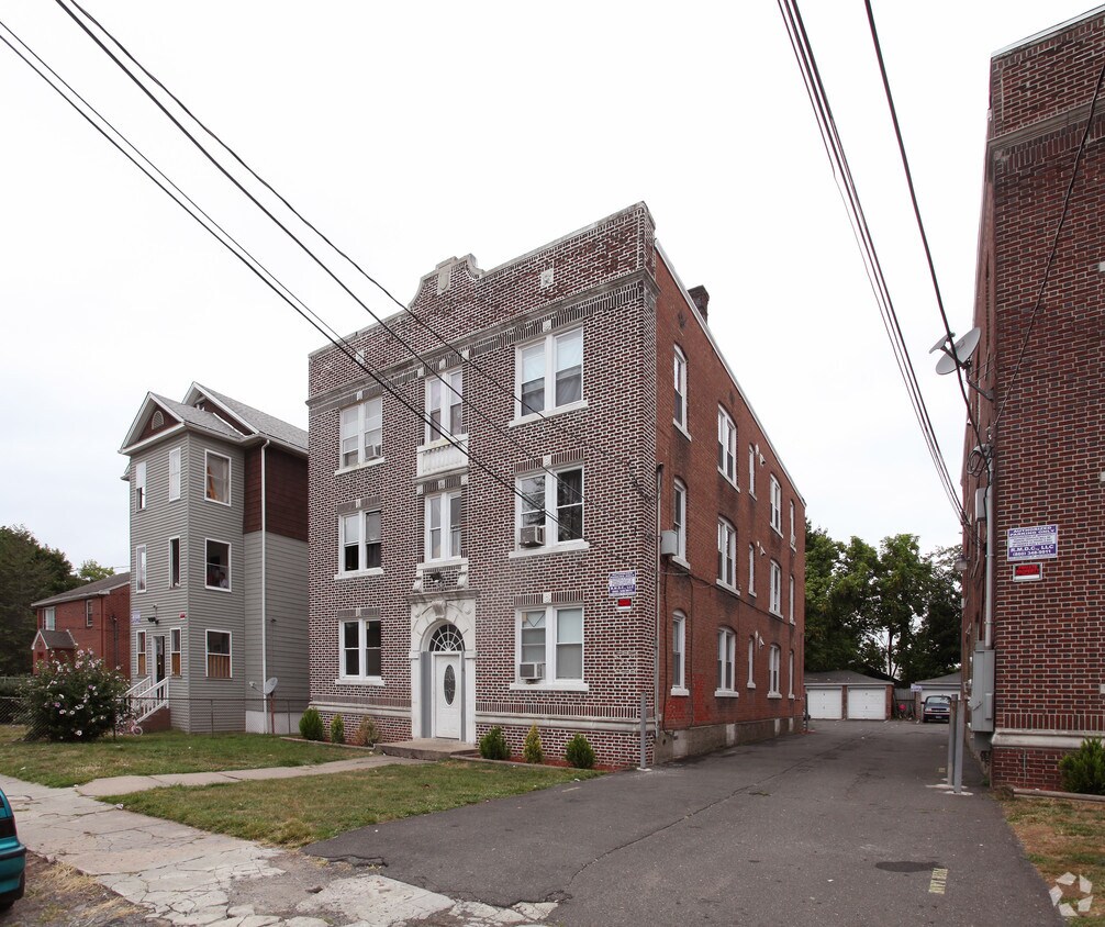 Primary Photo - 48-52 Putnam St
