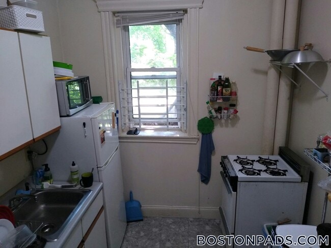 Building Photo - 124 Peterborough St