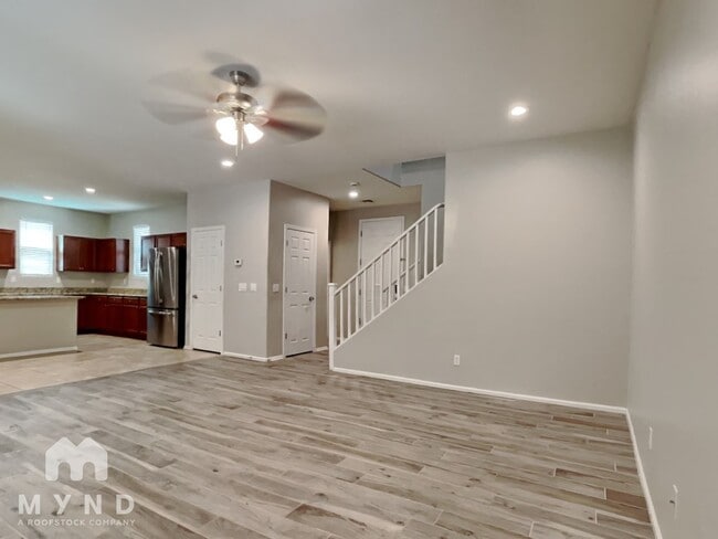 Foto del edificio - 4079 E Devon Dr