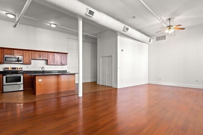 Building Photo - 12 Dade St