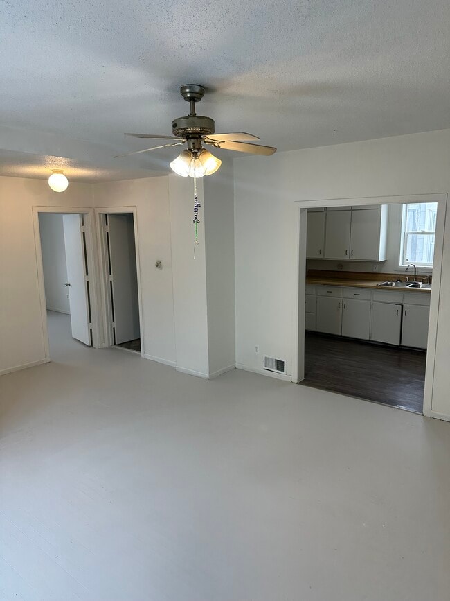 Building Photo - 730 Thomas Ave