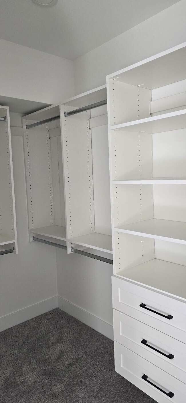 Photo du bâtiment - 1975 Shannon Lake Rd