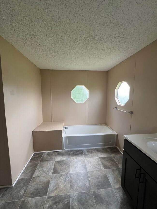 Foto del edificio - Mobile Home for lease in Sulphur