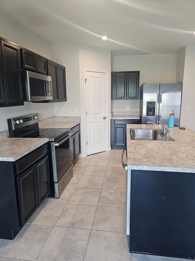Foto principal - 3 bed 2 bath single family home