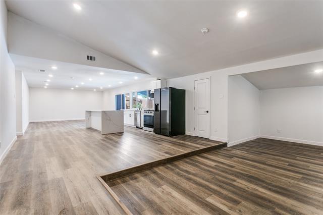 Building Photo - 1535 Carnation Dr