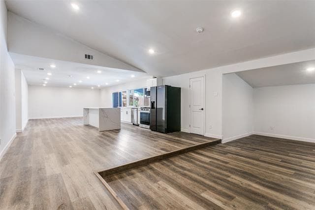 Foto del edificio - 1535 Carnation Dr