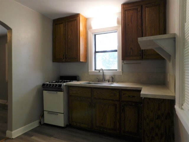 Foto del edificio - 210 E Maple Ave