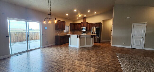 Building Photo - Quiet Home In Culver
