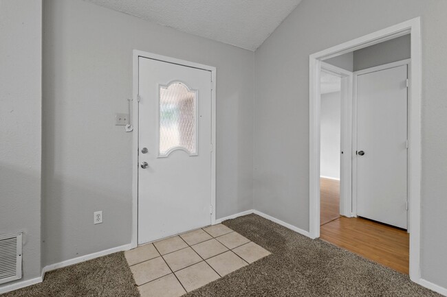 Building Photo - 740 Prairie Creek Dr