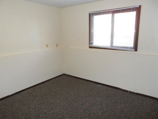 Building Photo - 643 Kennedy Dr