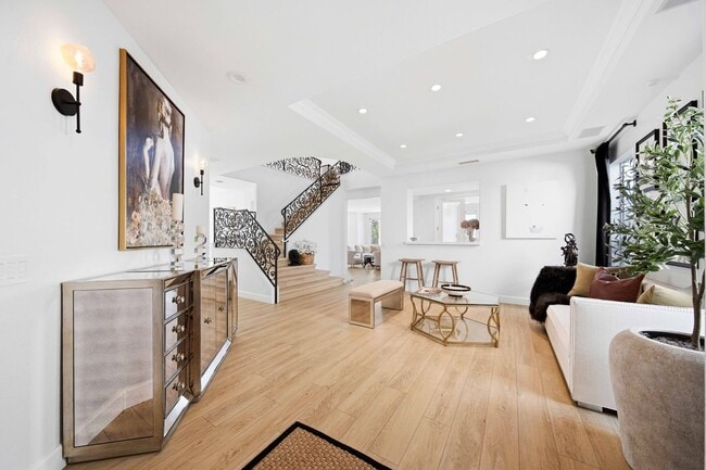 Building Photo - 33 Coastal Oak