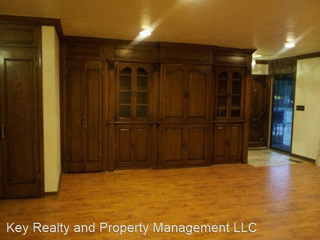 Building Photo - 3 br, 3 bath House - 7904 Lakehurst Dr