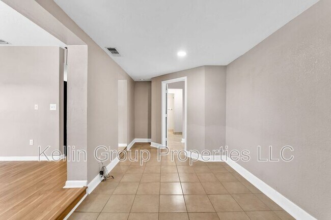 Foto del edificio - 4220 W Bay View Ave