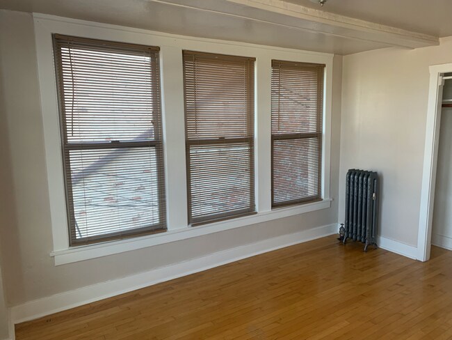 Foto del edificio - 111 Broadway Ave