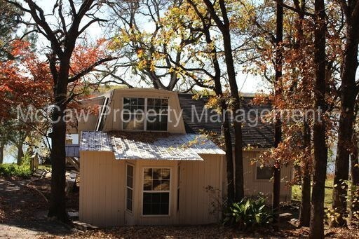Foto del edificio - Great three bedroom home right off the lake