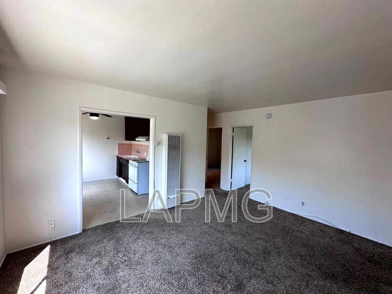 Primary Photo - 5261-5263 Auckland Ave