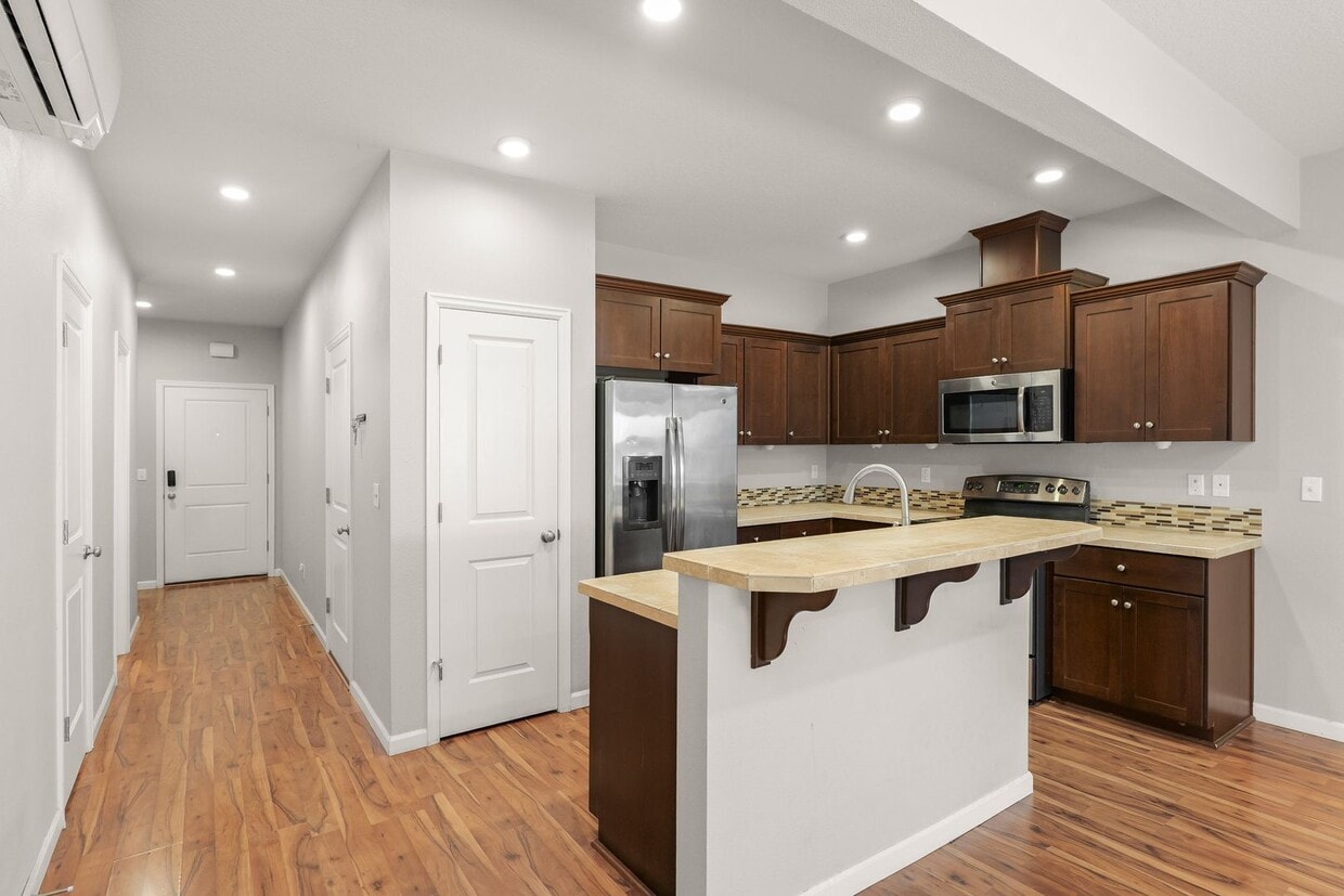 Lovely 3 bedroom/2.5 Bath Townhouse - Lovely 3 bedroom/2.5 Bath Townhouse