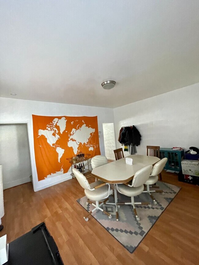 Foto del edificio - 3 BEDROOM HOME WITH GARAGE IN THE HEART OF...
