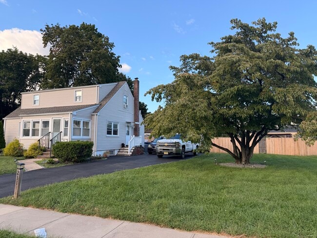 Building Photo - 211 Hillcrest Ave