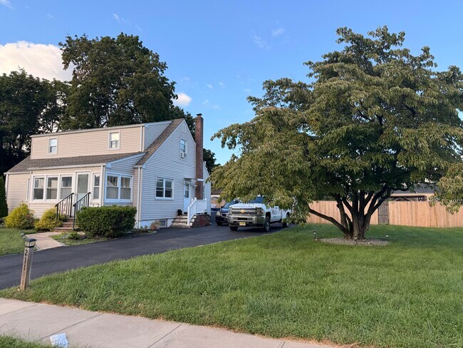 Foto del edificio - 211 Hillcrest Ave