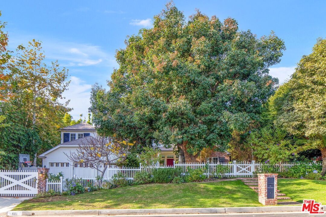 Primary Photo - 601 Amalfi Dr