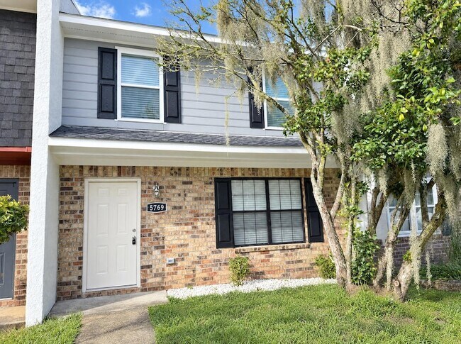 Foto del edificio - 5769 Dewsbury Ln