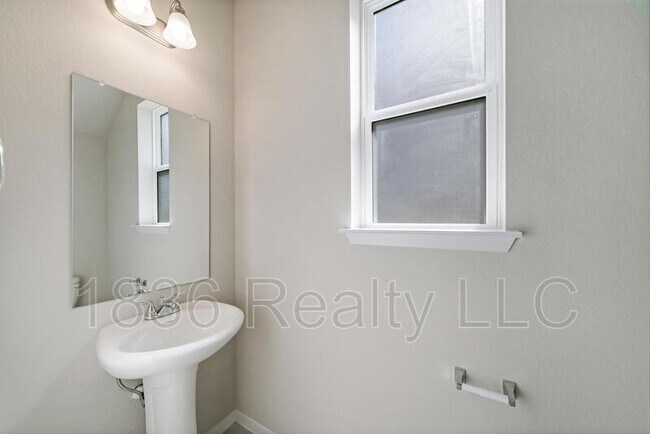 Building Photo - 121 Tranchet Dr