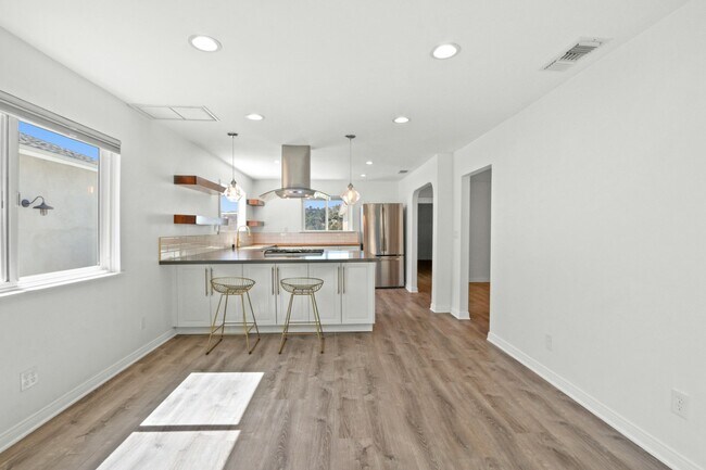 Foto del edificio - 4826 Hub St