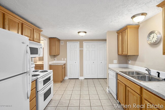 kitchen - 6026 E Fieldstone Hills Dr