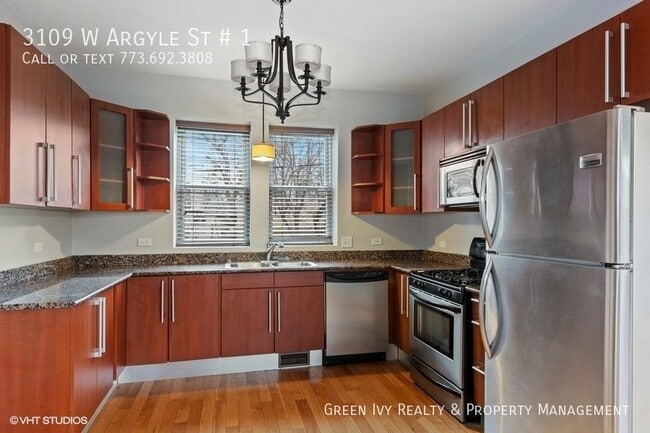 Building Photo - Huge Albany Park Duplex!