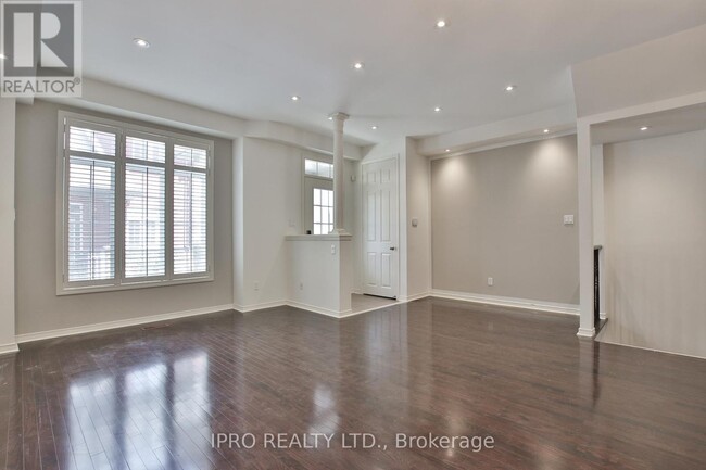 Photo du bâtiment - 1701-1701 Finch Ave