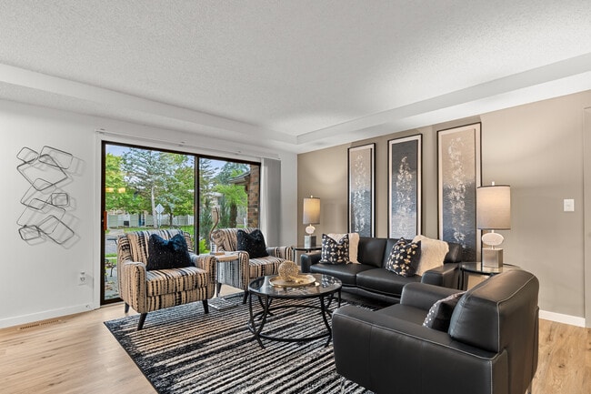 Building Photo - Saddlewood Park Townhomes