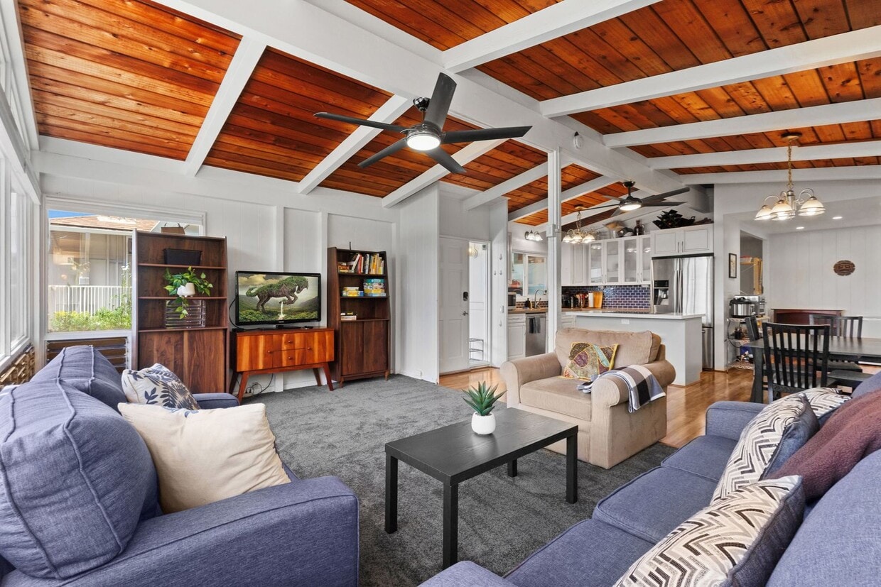 Urban Honolulu Living Near Shops, Dining & Beaches - Urban Honolulu Living Near Shops, Dining & Beaches