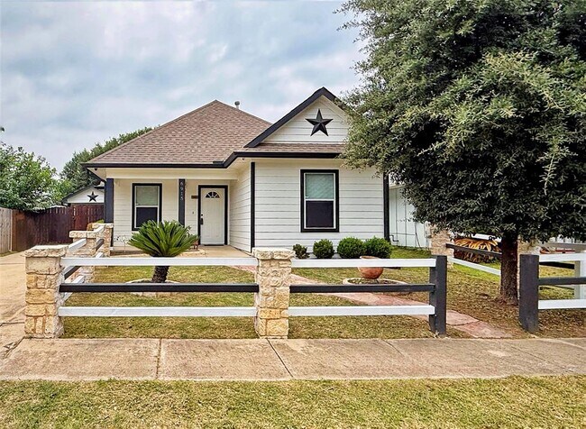 Building Photo - 6915 Villita Avenida