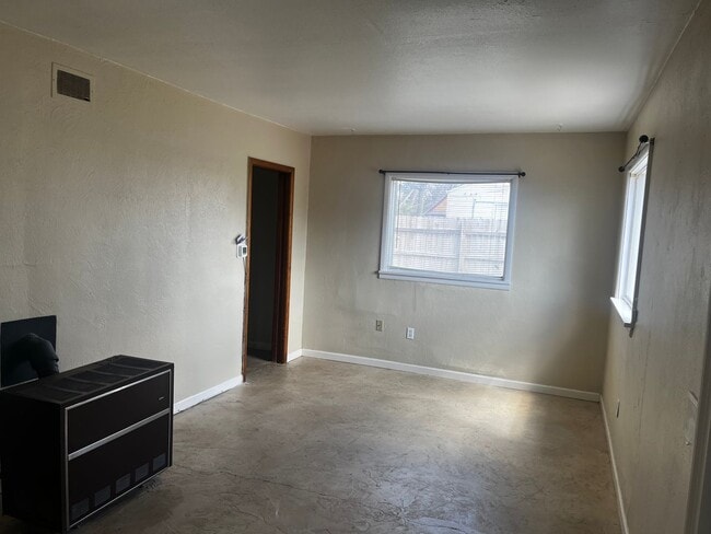 Building Photo - Coming Soon- Dog Friendly Single Family Home For Lease