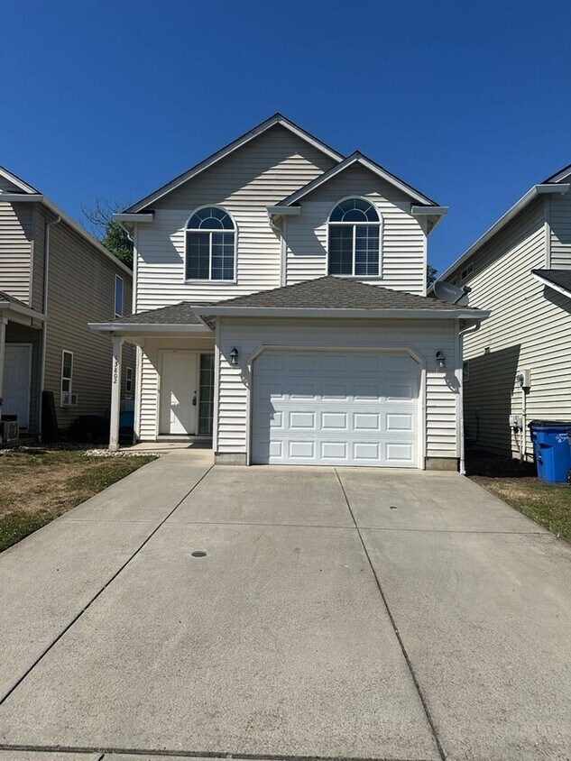 Foto principal - Welcome to this stunning two-story home lo...