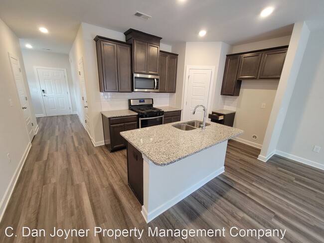 Building Photo - 3 br, 2.5 bath House - 600 Reese Lane
