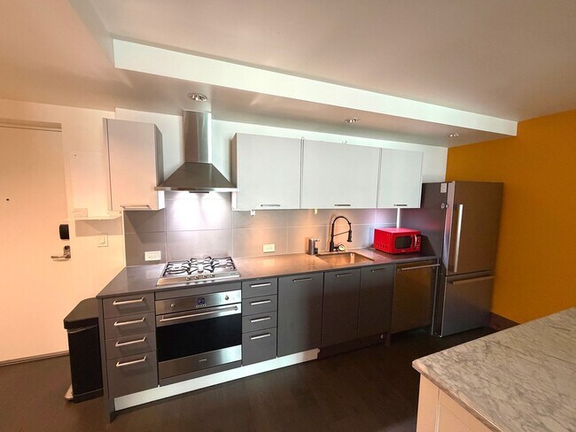Foto del edificio - NEW CONSTRUCTION Funky 600sf 1BR/1BA Mid-Market AVAILABLE NOW