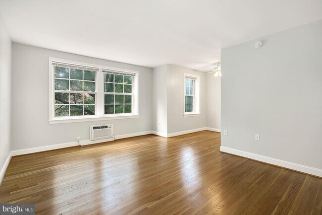 Building Photo - 3051 Idaho Ave NW