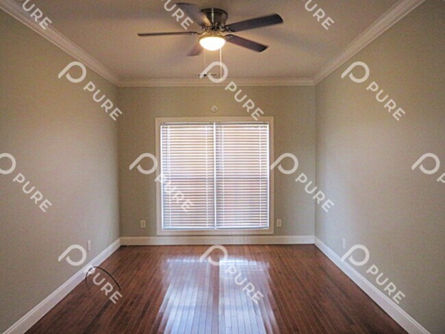 Building Photo - 25756 Iron Gate Dr!