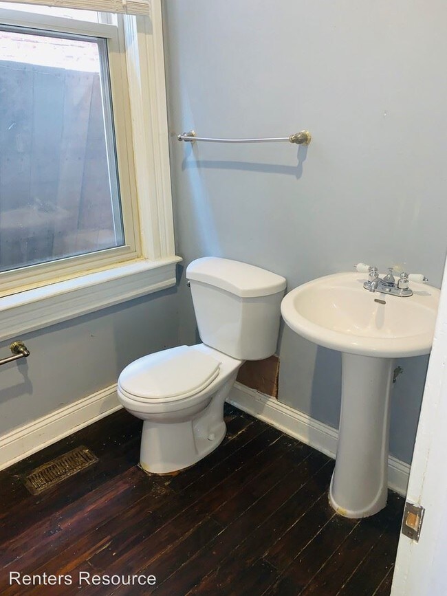 Building Photo - 2 br, 1.5 bath House - 3649 Wisconsin Avenue